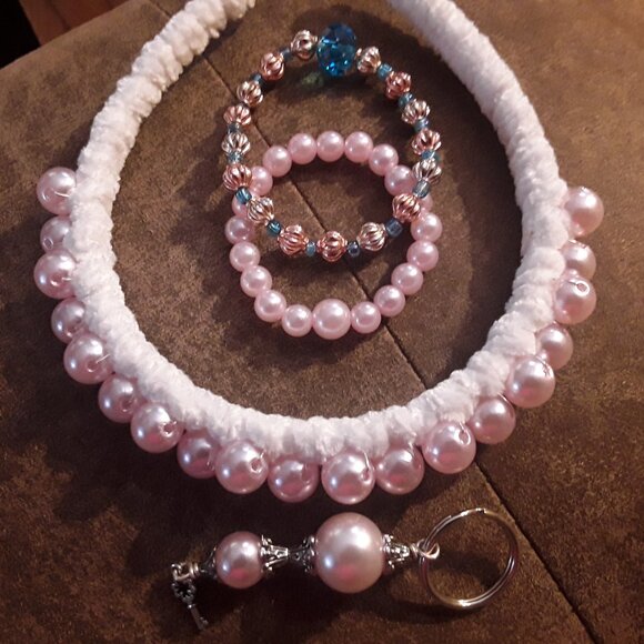 Pink pearl headband, bracelet, keychain kids set, bracelet and fancy pen .